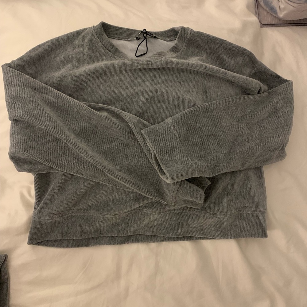 ZARA SWEATSHIRT SIZE SMALL